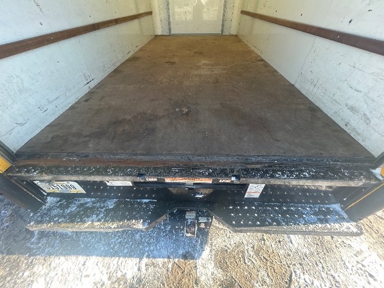 Used 2022 Ford E-350 - photo 12
