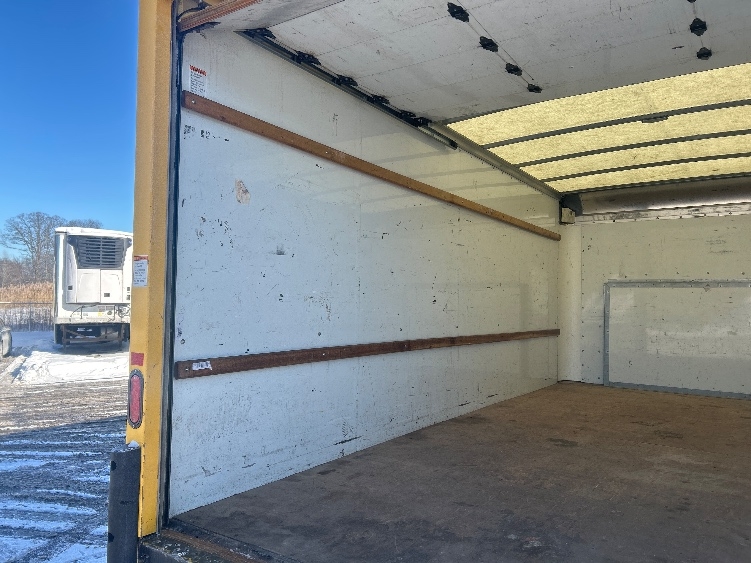 Used 2022 Ford E-350 - photo 13