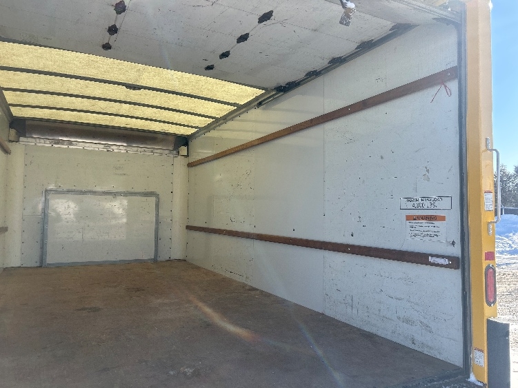 Used 2022 Ford E-350 - photo 14