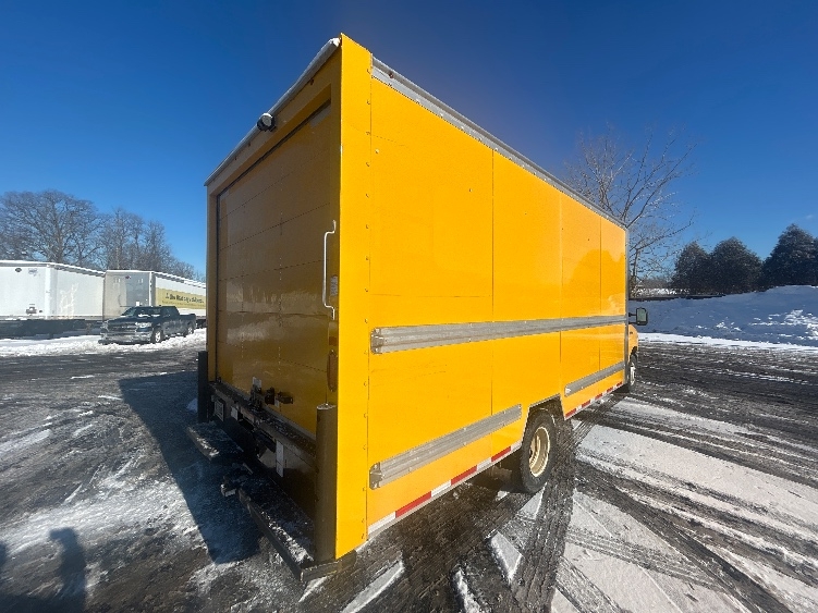 Used 2022 Ford E-350 - photo 15