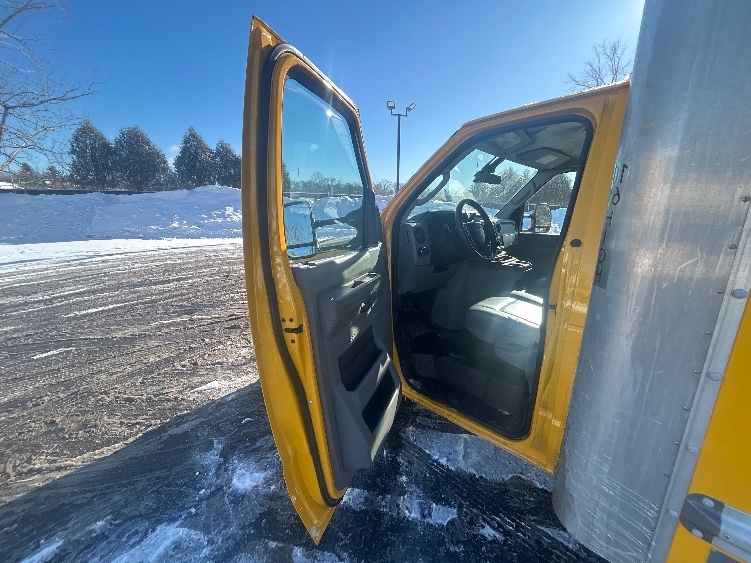 Used 2022 Ford E-350 - photo 18