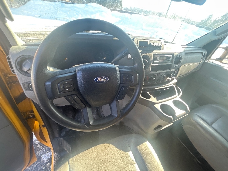 Used 2022 Ford E-350 - photo 19