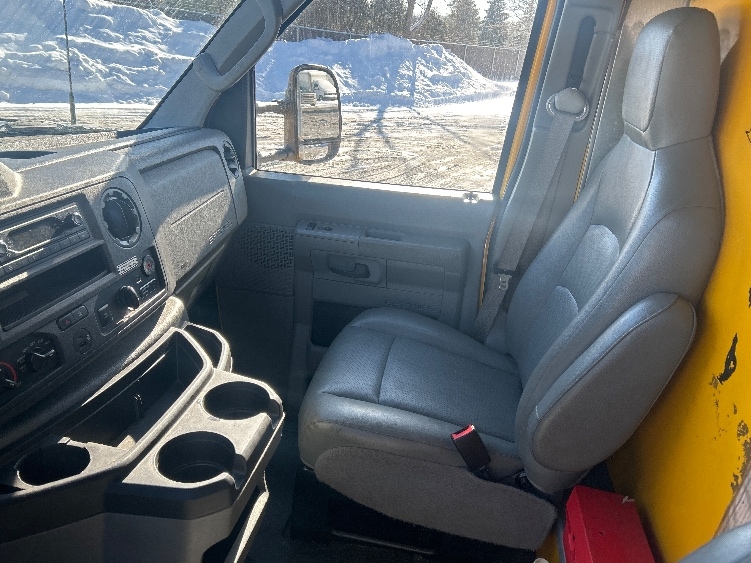Used 2022 Ford E-350 - photo 21