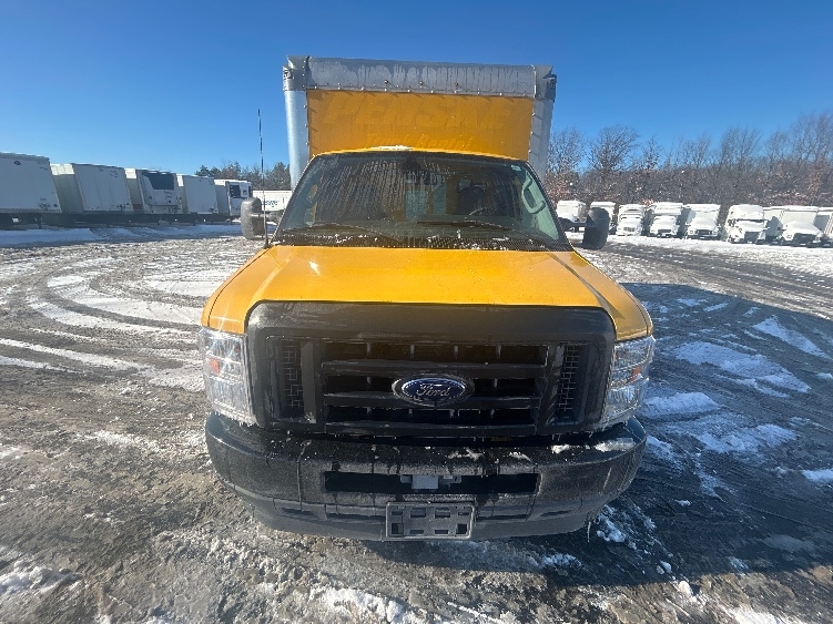 Used 2022 Ford E-350 - photo 2
