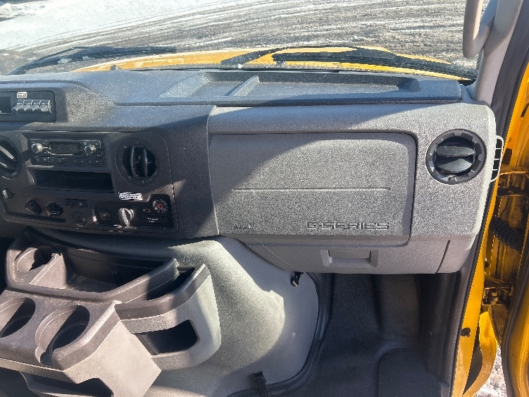 Used 2022 Ford E-350 - photo 23