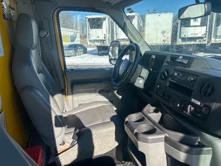 Used 2022 Ford E-350 - photo 24