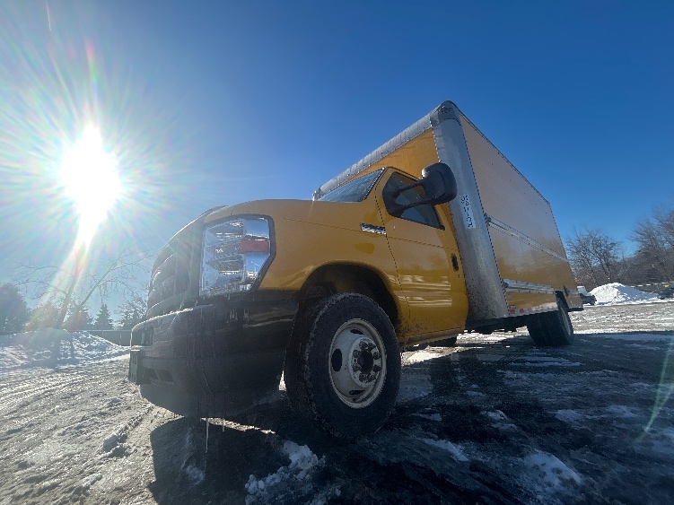 Used 2022 Ford E-350 - photo 27