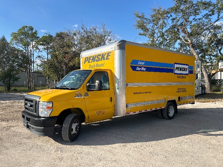 Used 2022 Ford E-350 - photo 5