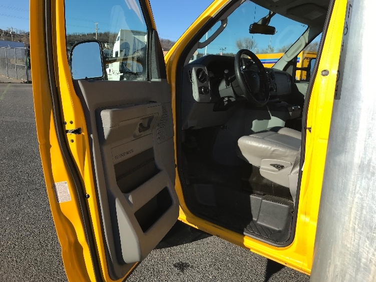 Used 2022 Ford E-350 - photo 18