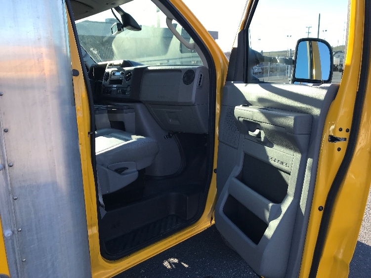 Used 2022 Ford E-350 - photo 22