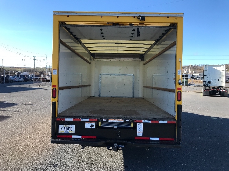 Used 2022 Ford E-350 - photo 10