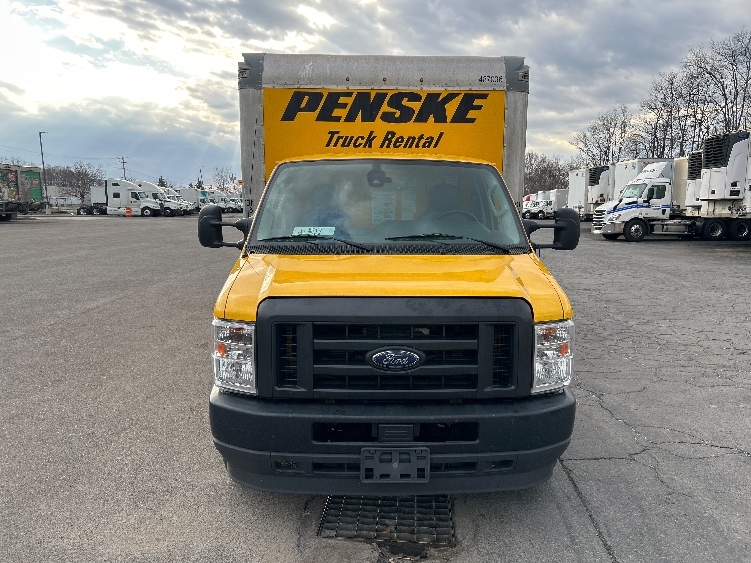 Used 2022 Ford E-350 - photo 2