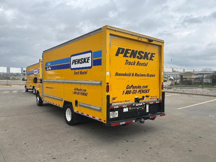Used 2022 Ford E-350 - photo 8