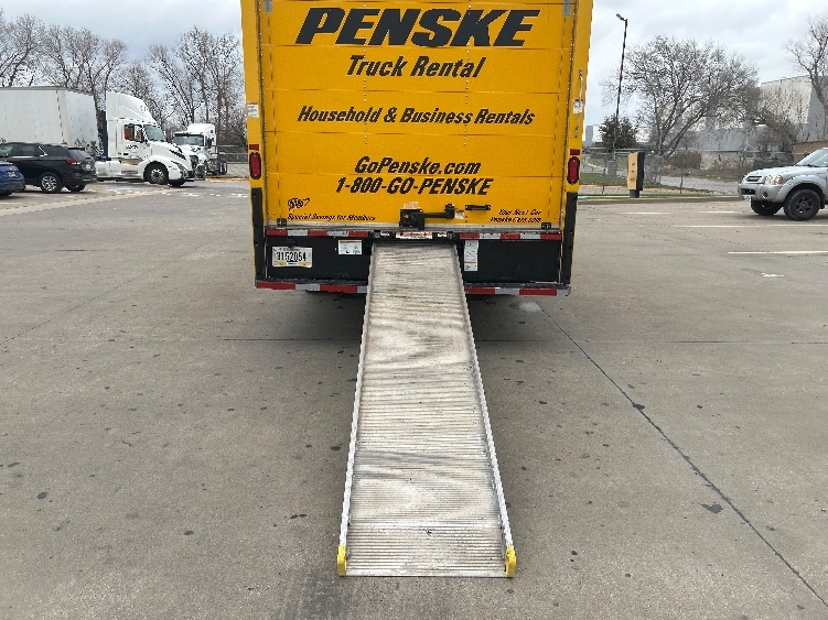 Used 2022 Ford E-350 - photo 11