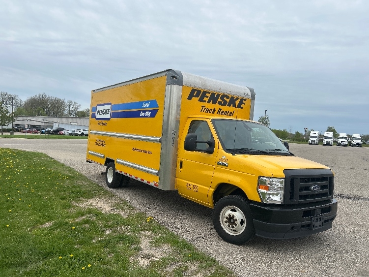 Used 2022 Ford E-350 - photo 1