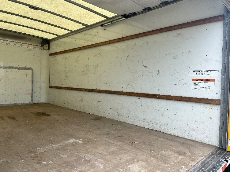 Used 2022 Ford E-350 - photo 14