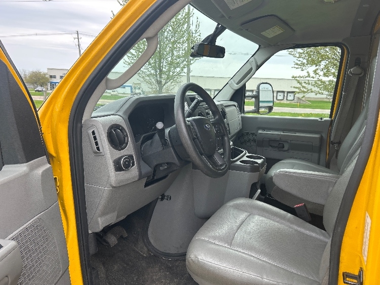 Used 2022 Ford E-350 - photo 18