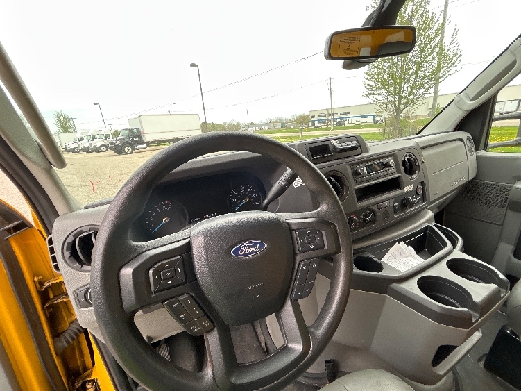 Used 2022 Ford E-350 - photo 19