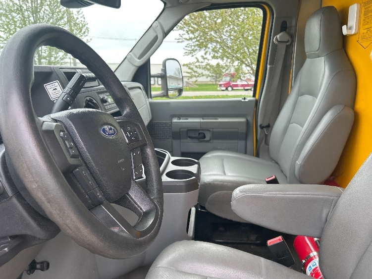 Used 2022 Ford E-350 - photo 21