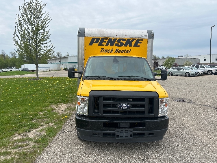 Used 2022 Ford E-350 - photo 2