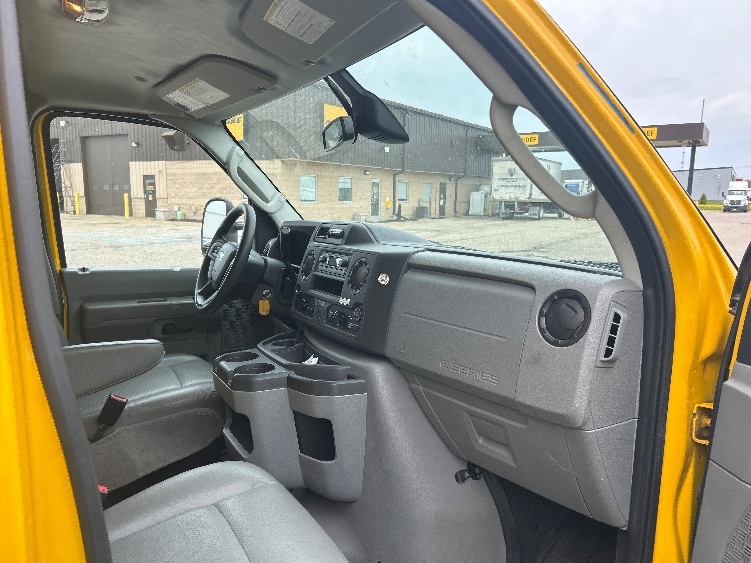 Used 2022 Ford E-350 - photo 22
