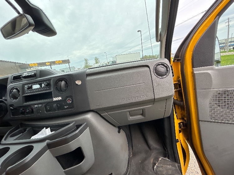 Used 2022 Ford E-350 - photo 23