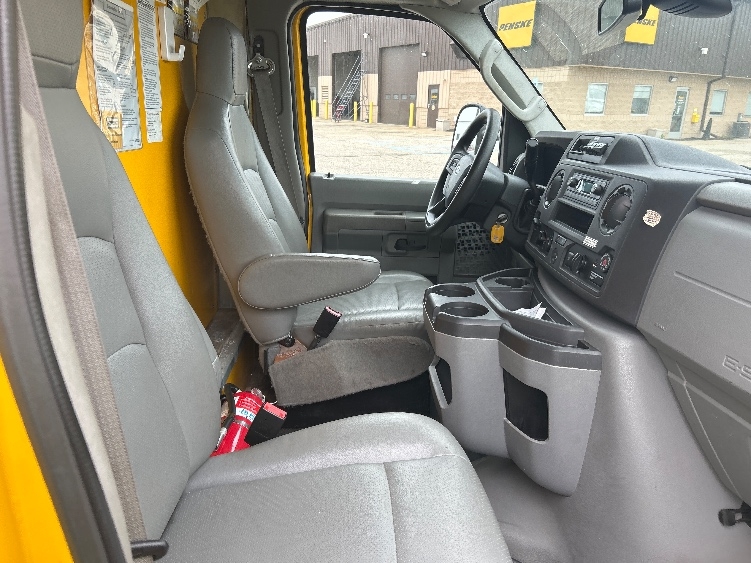 Used 2022 Ford E-350 - photo 24