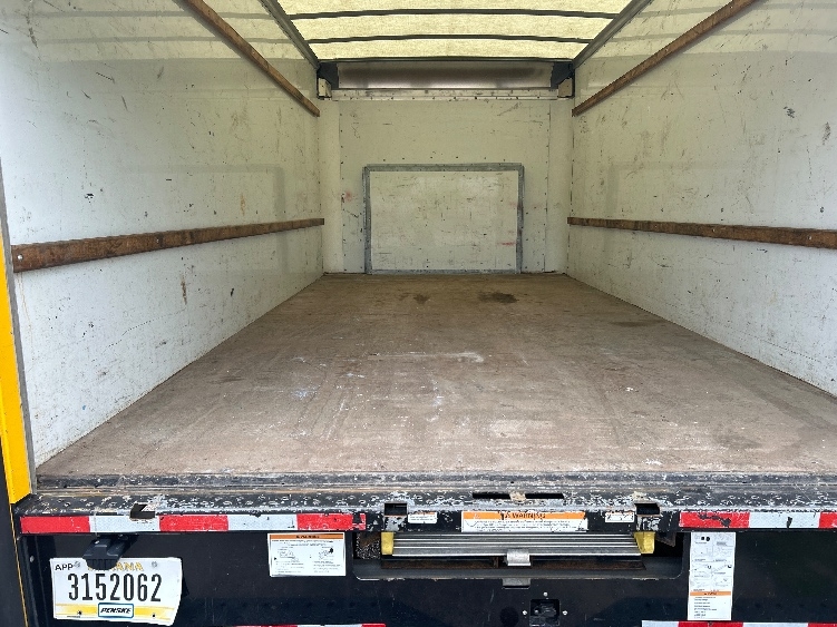 Used 2022 Ford E-350 - photo 10