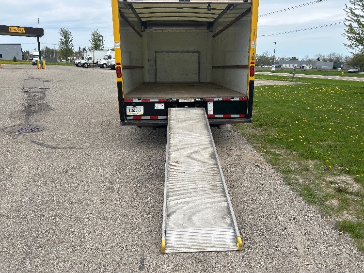 Used 2022 Ford E-350 - photo 11