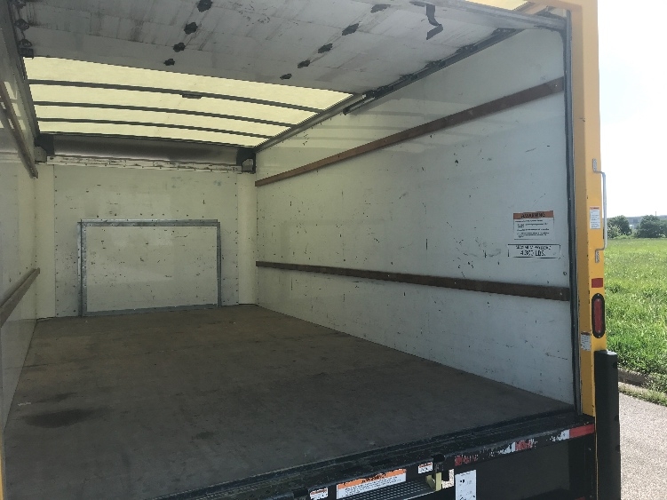 Used 2022 Ford E-350 - photo 14