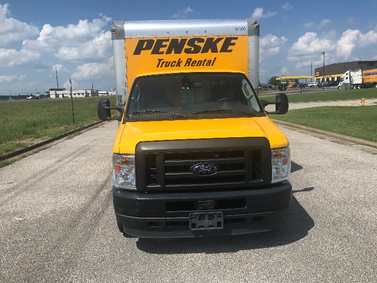 Used 2022 Ford E-350 - photo 2