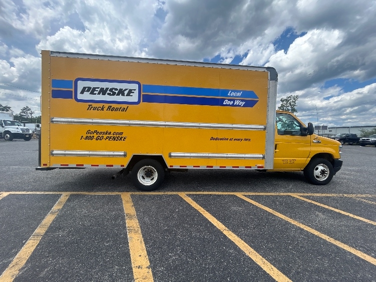 Used 2022 Ford E-350 - photo 16