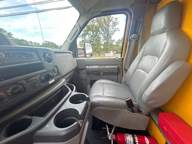 Used 2022 Ford E-350 - photo 20