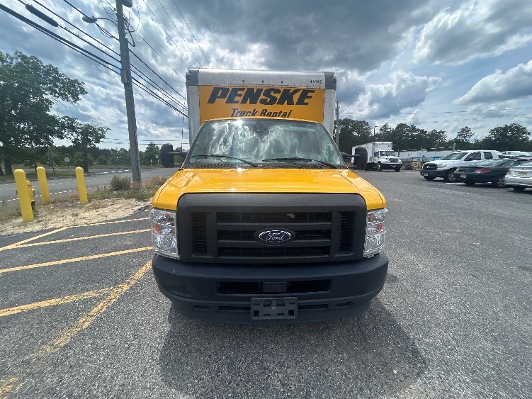 Used 2022 Ford E-350 - photo 2