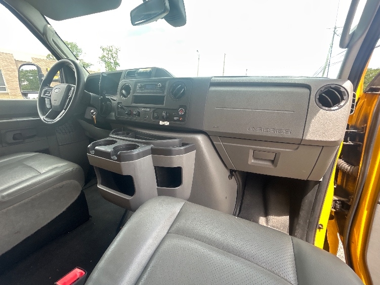 Used 2022 Ford E-350 - photo 22