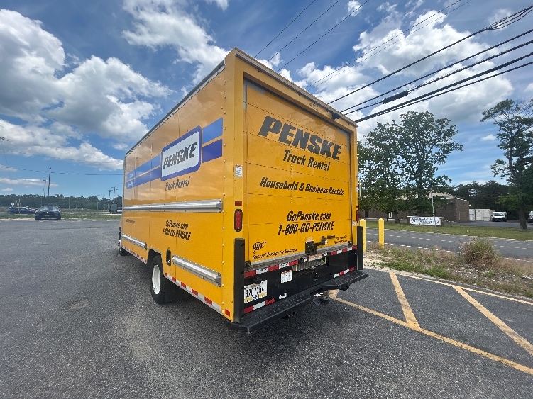 Used 2022 Ford E-350 - photo 8