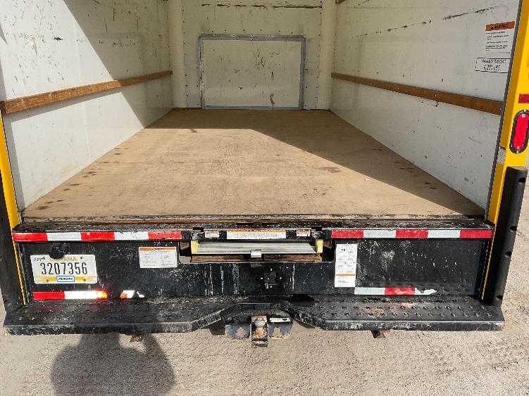 Used 2022 Ford E-350 - photo 12