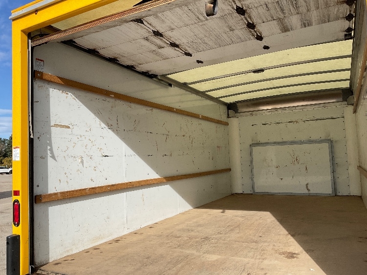 Used 2022 Ford E-350 - photo 13