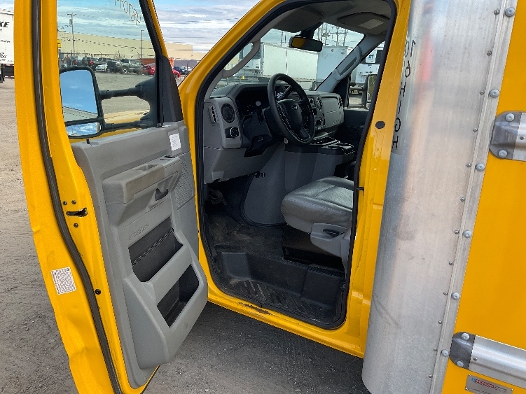 Used 2022 Ford E-350 - photo 18
