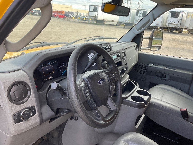 Used 2022 Ford E-350 - photo 19