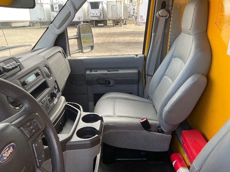 Used 2022 Ford E-350 - photo 21