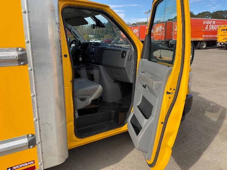 Used 2022 Ford E-350 - photo 22