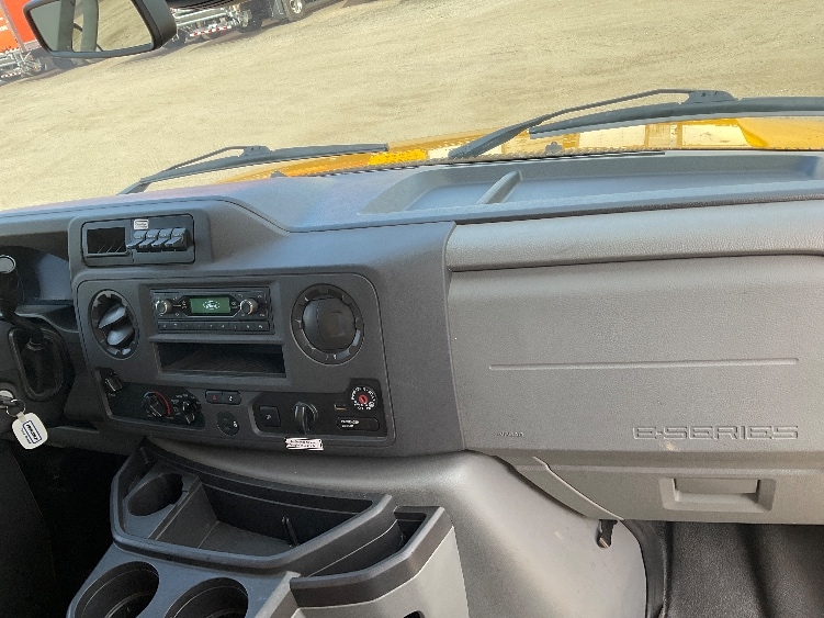 Used 2022 Ford E-350 - photo 23