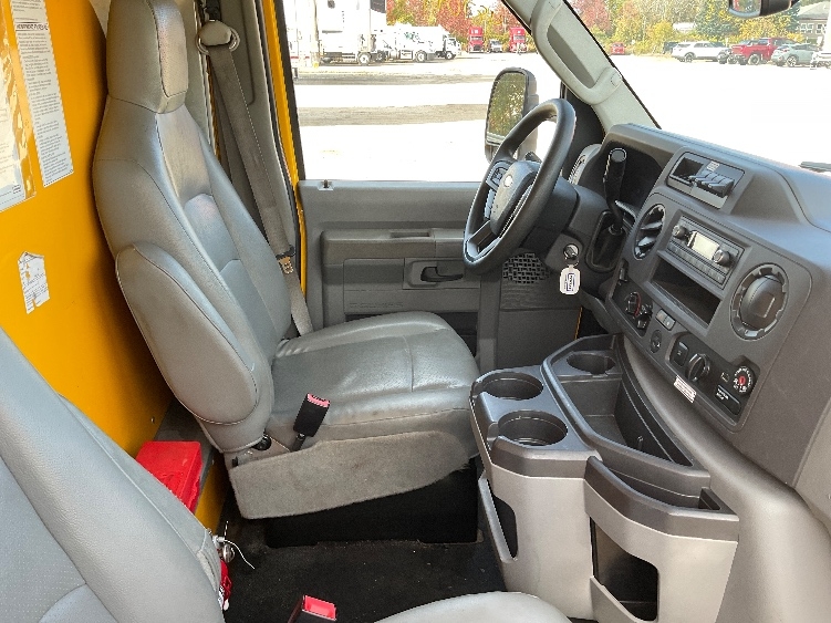 Used 2022 Ford E-350 - photo 24