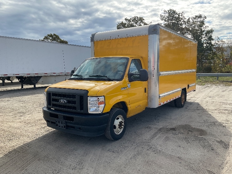Used 2022 Ford E-350 - photo 5