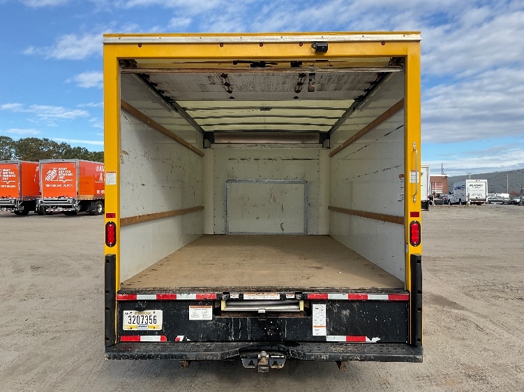 Used 2022 Ford E-350 - photo 10