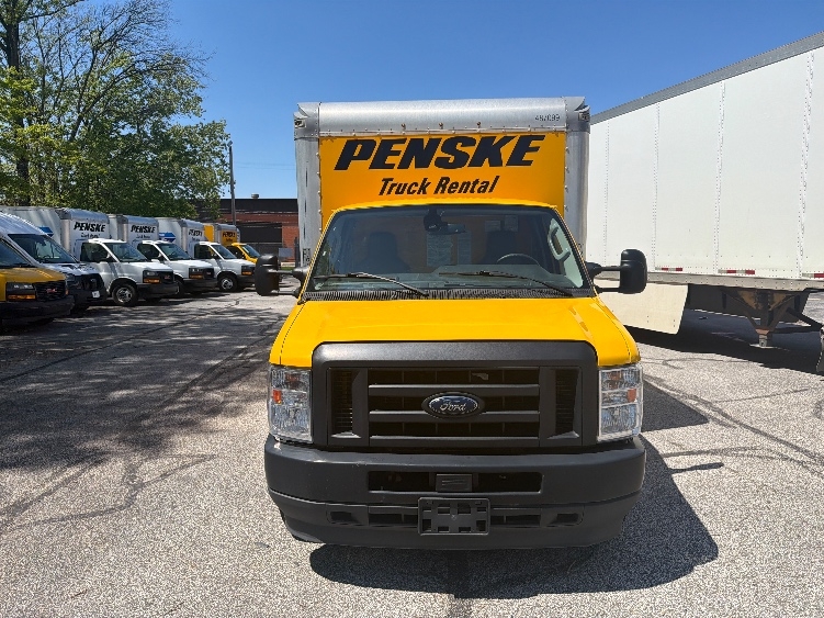 Used 2022 Ford E-350 - photo 2
