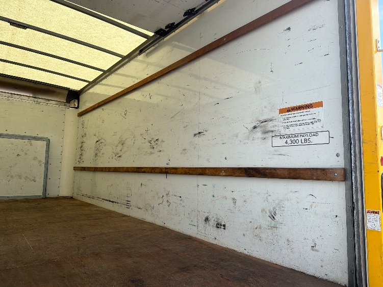 Used 2022 Ford E-350 - photo 12
