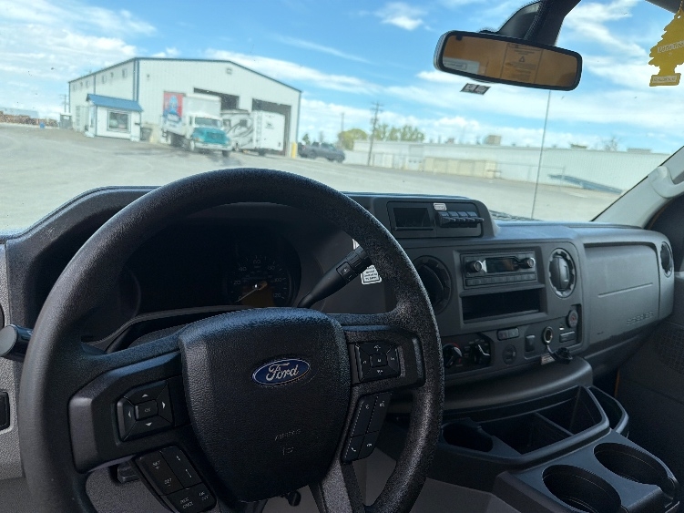 Used 2022 Ford E-350 - photo 17