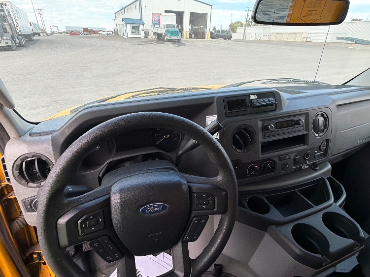 Used 2022 Ford E-350 - photo 18